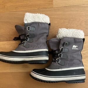 Sorel Carnival Women’s Waterproof Quarry/Gray and Black Winter Boots, 8